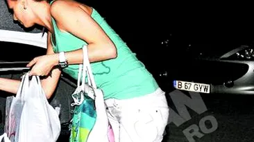 S-a lansat in afaceri cu lenjerie intima din America! Ramona Gabor a profitat de vizita la sora ei pentru a face un ban in plus