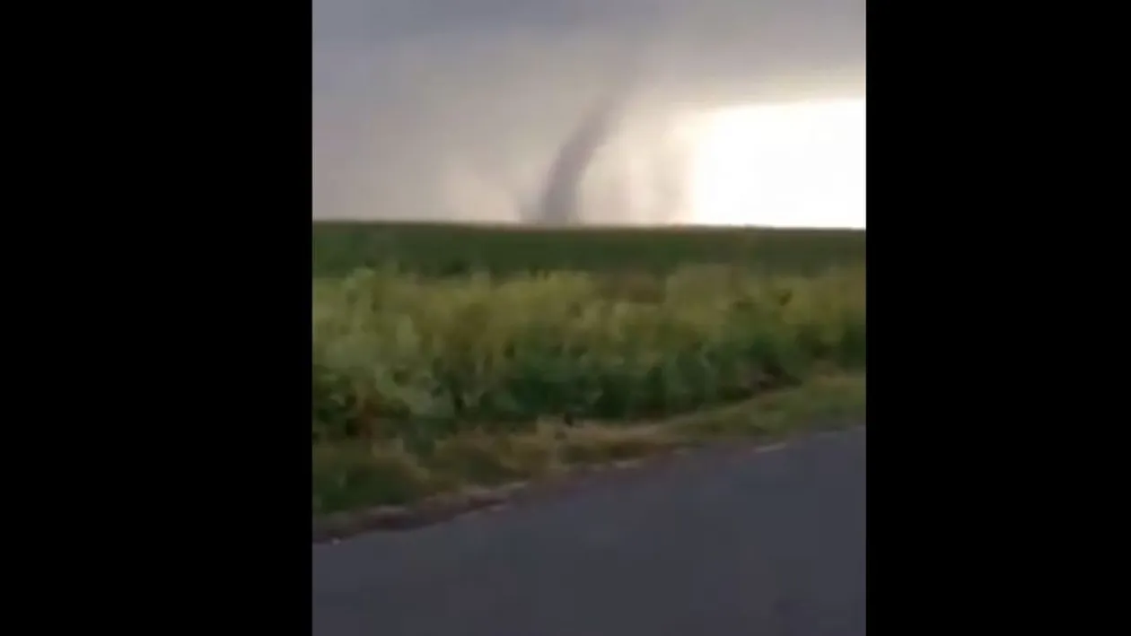 O tornadă a băgat panică în locuitorii din Galați: „Doar în filme mai vezi așa ceva!”