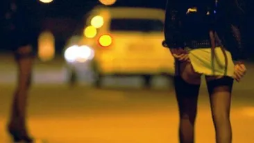 BANC. O prostituată acostează un bătrân