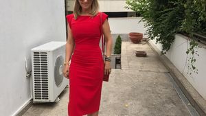 Imagini demenţiale! Anamaria Prodan & brigada s-au bălăcit la piscină! Cum arată Sarah, fiica sexy-impresarei, în costum de baie