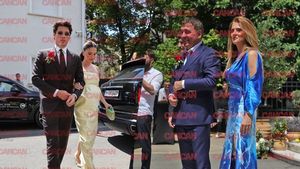 Gică Hagi şi Ianis, de mână cu soţiile, au atras toate privirile. Tablou de familie complet la nunta Kirei!