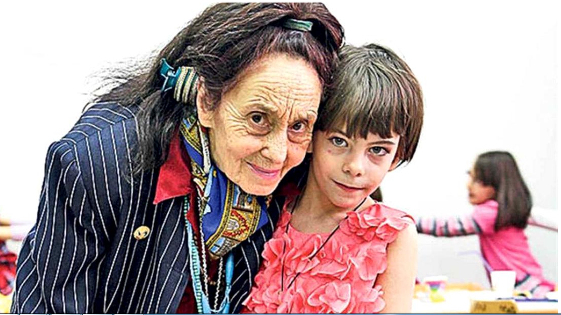 Ce face acum fiica Adrianei Iliescu? Cea mai bătrână mamă din România este mândră de Eliza. „Toate se învață”
