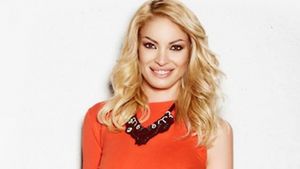 Primele imagini cu Valentina Pelinel insarcinata! Blonda este in culmea fericirii si are niste sani enormi!