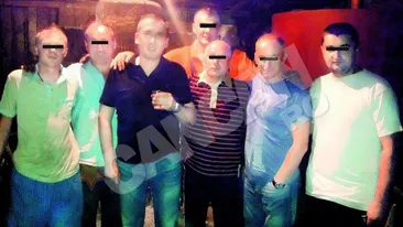 Parlamentarul care a votat la doua maini are o slabiciune pentru rachiul de casa! Deputatul Butoane, in vizita de lucru la cazanul de tuica