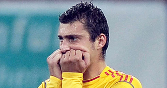 Imagini fierbinţi cu cea mai sexy soţie de fotbalist. Nevasta lui Gabi Tamaş, pozată într-o poziţie de infarct!