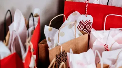 Impulsivitatea cumpărăturilor de Crăciun. Cum ne influențează neuromarketingul și ce spun specialiștii