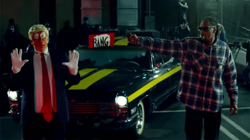 Snoop Dogg îl împuşcă pe Donald Trump în noul său videoclip