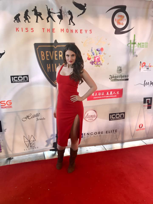 Daniela, nepoata lui Brânzoi din Las Fierbinți, este un apreciat model în Los Angeles