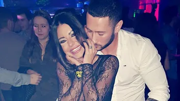 ANA MARIA MOCANU a fost foarte cuminte în acest an şi a arătat tuturor ce a primit de la Moş Nicolae!