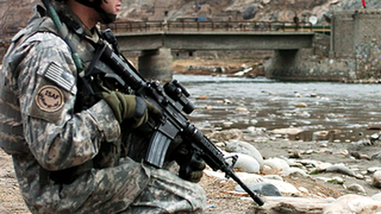 Un soldat din Afghanistan a format numarul de telefon gresit si a cerut alta femeie de nevasta