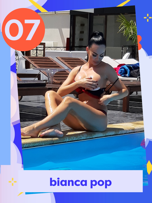 Topul vedetelor care și-au ”descătușat” sutienele la plajă!