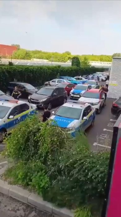 Încă un scandal în ”blocul vedetelor”: bătăi cu cuțite, cinci persoane au fost reținute