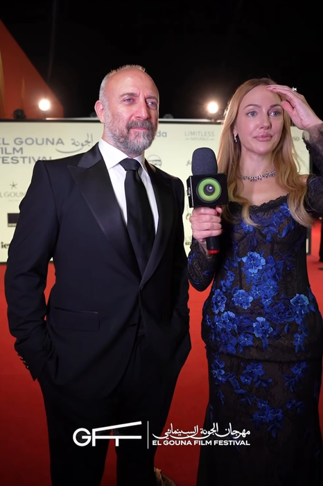 Alit Ergenc și Meryem Uzerli, actorii principali ai serialului turcesc de televiziune „Suleyman Magnificul”/ sursă foto: Facebook @Turkish Serie Station