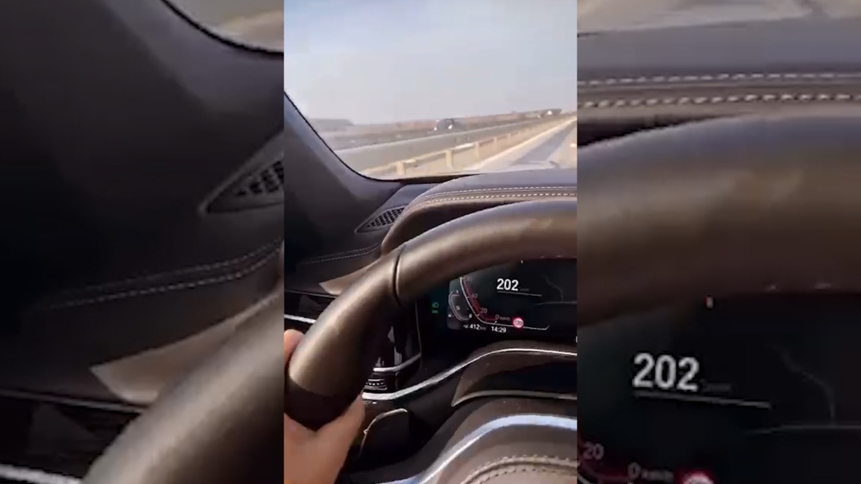 Loredana Chivu s-a filmat în timp ce gonea cu peste 200 km/h