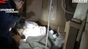 Ea este romanca torturata in Italia timp de 10 ani! A fost violata si tinuta in lanturi: chiar si fiul ei a fost obligat sa isi abuzeze mama