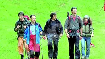 Femeia si fiul sau care au ramas blocati pe Valea Caraimanului, recuperati de salvamontisti