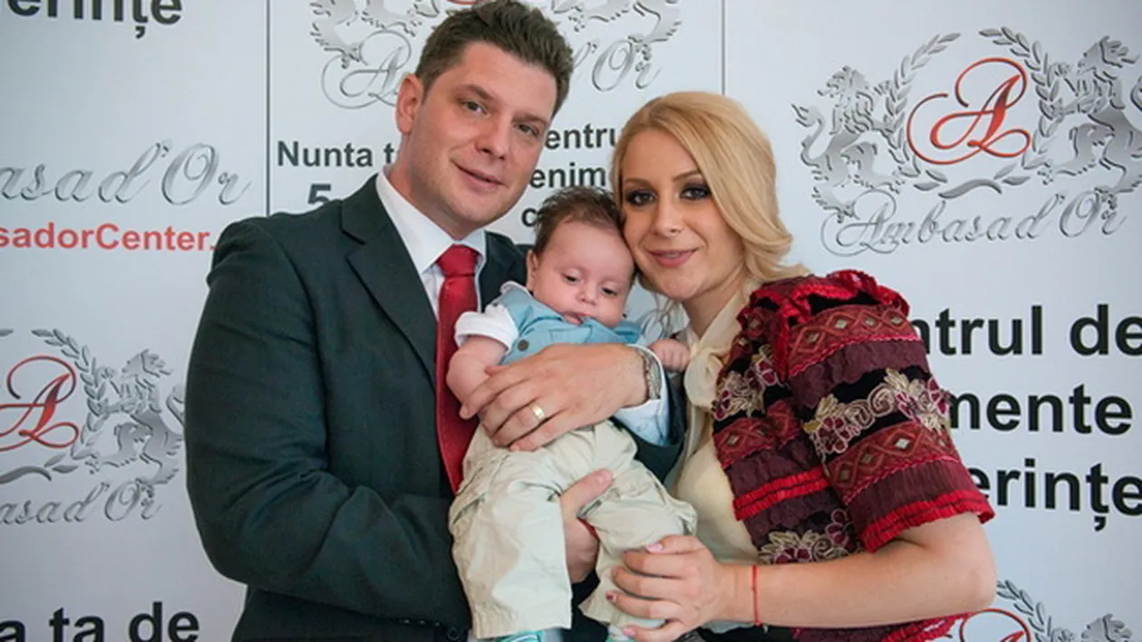 Prezentatorul Loto 6/49 Marius Radmanastean si-a botezat in weekend primul copil. Nu a plans deloc si i-a zambit preotului