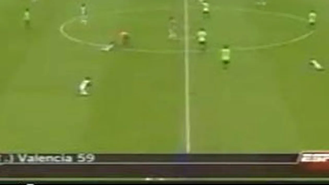 VIDEO Loviti de fulger in timpul unui meci de fotbal!