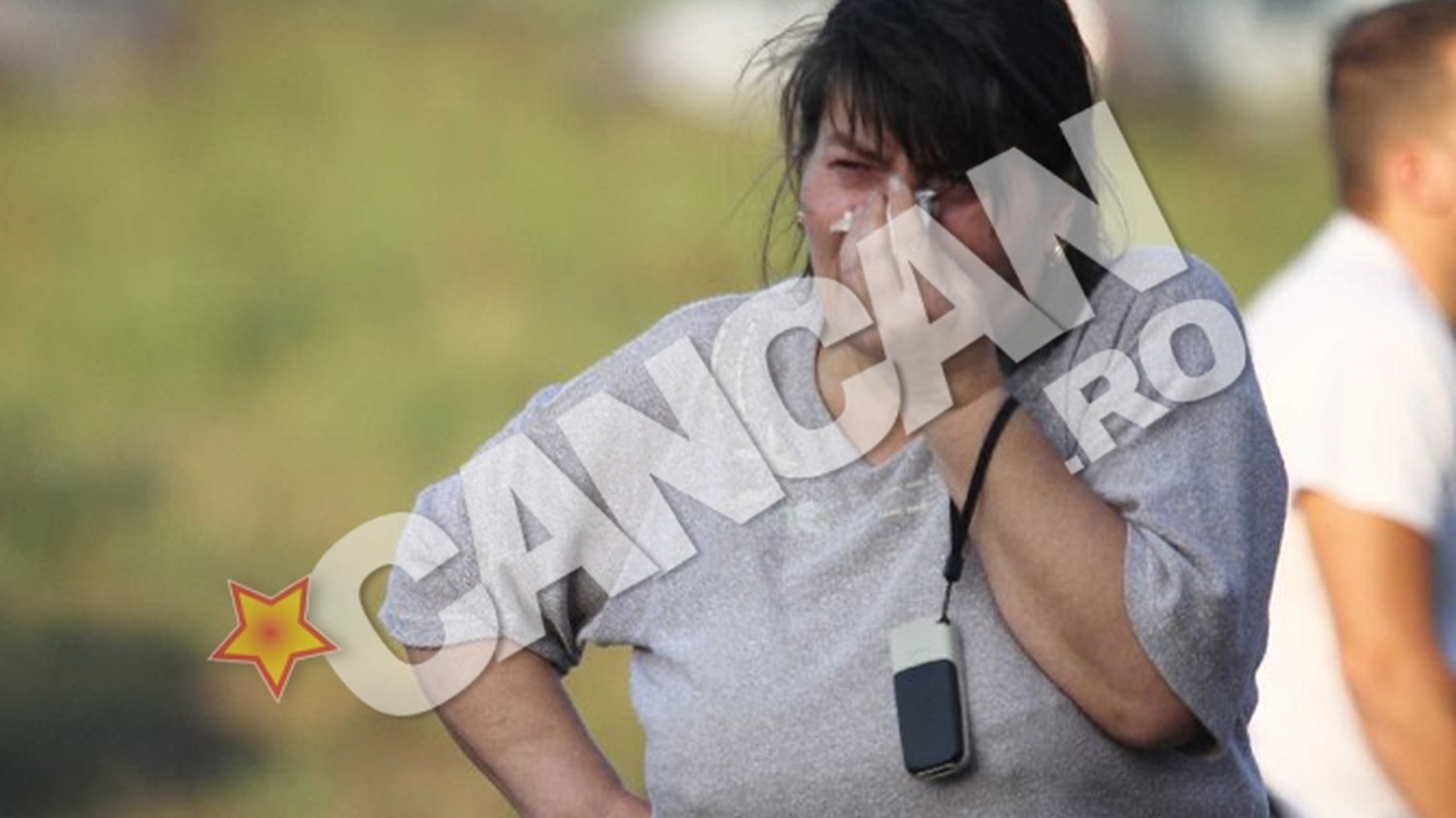 Panica in Capitala! Flacarile au inghitit ultimele etaje ale unui complex de locuinte! Pompierii nu au suficienta apa sa stinga incendiul!