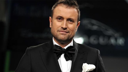 Uite cum vor arata tinutele angajatilor Tarom create de Catalin Botezatu: "Am făcut nu mai puţin de 750 de schiţe"