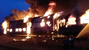 Incendiul izbucnit la trenul din Teleorman a fost stins. Șeful garniturii, intoxicat cu fum