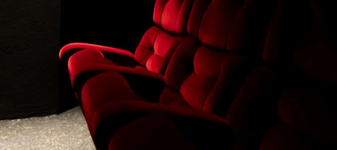 Merg la cinema, dar nu se uită la film. Obiceiul bizar care începe să cucerească Europa