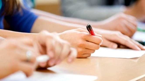 Elevii încep simularea pentru Evaluarea Națională 2019 cu proba la Limba și literatura română
