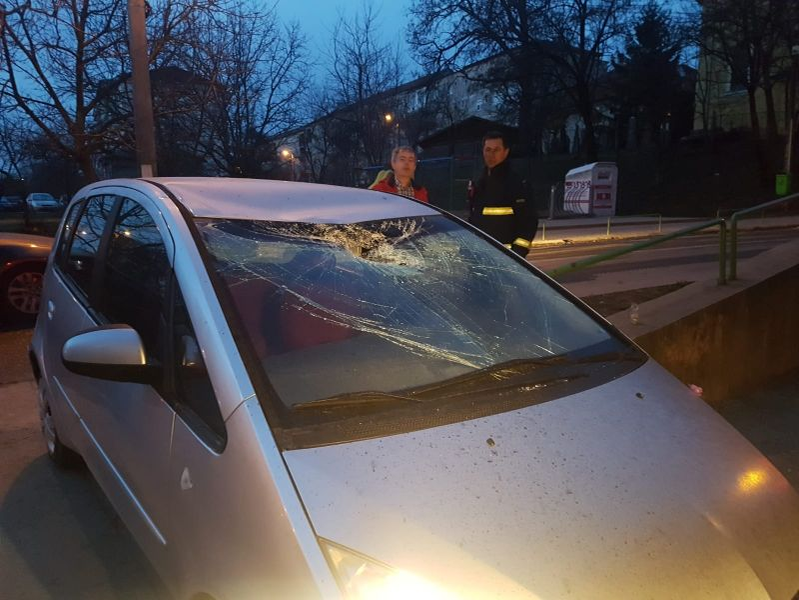 Știrea care a îngrozit România! S-a aruncat pe geamul apartamentului în care locuia