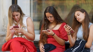 Femeile din România, cele mai nefericite din UE. La nivel global, sunt mai fericite decât noi inclusiv femeile arabe