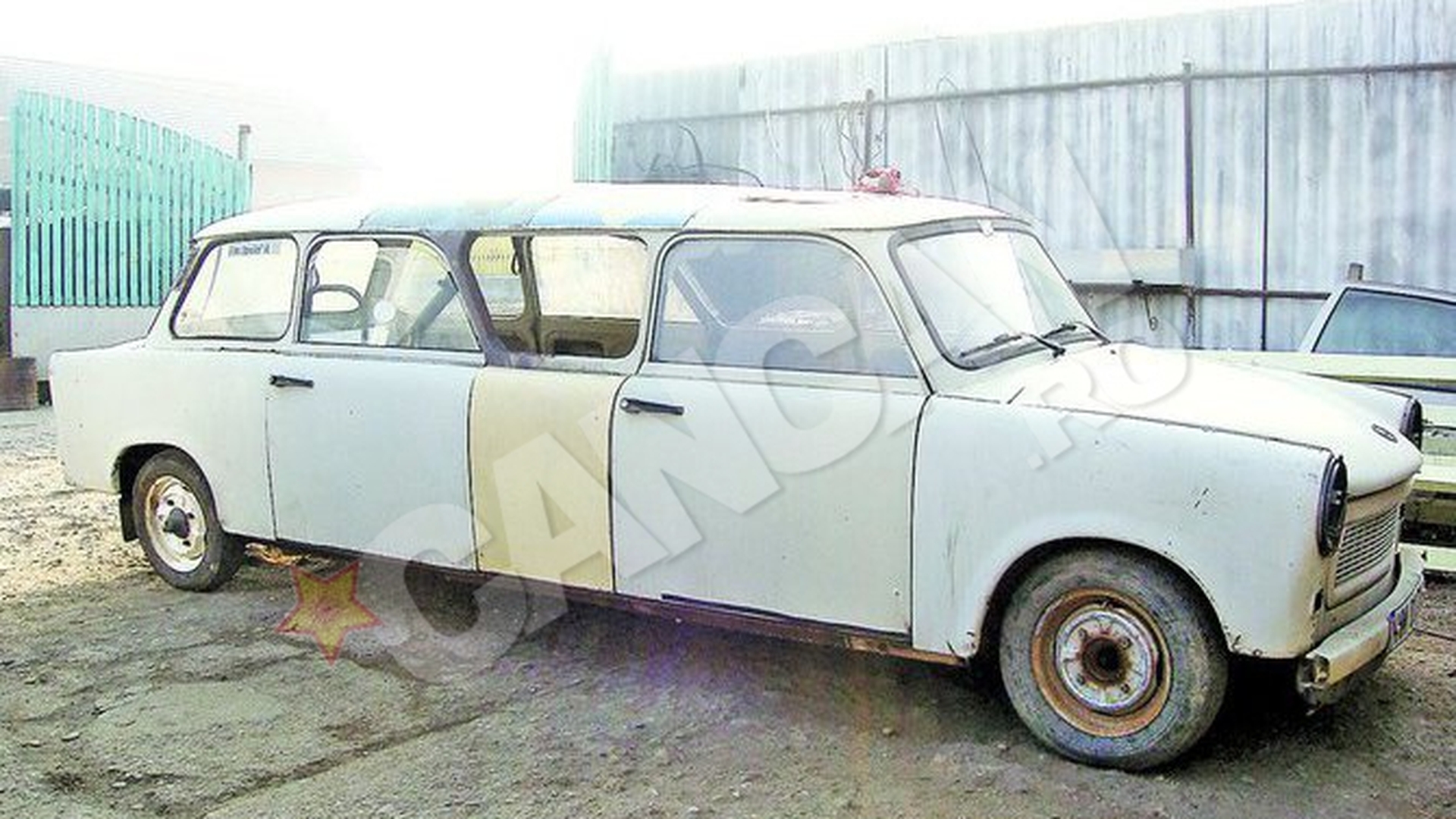 Paul Havrilla a facut din doua masini una de 5,2 metri lungime. Trabantul-limuzina