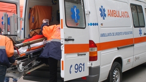 6 persoane au ajuns de urgenţă la spital, după ce un şofer de 45 de ani a făcut o depășire periculoasă. În ce stare sunt victimele