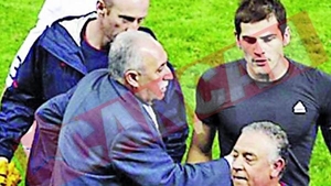 Dat afara pentru ca a luat tricoul lui Casillas