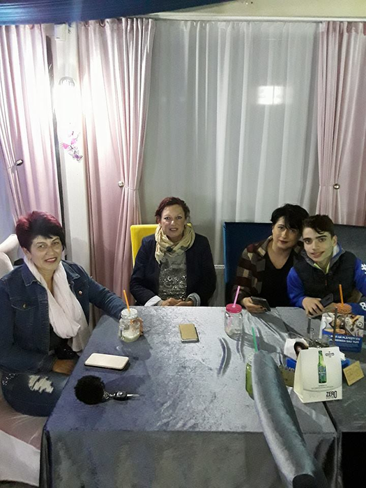 Daniela (centru) și Costi (dreapta) au devenit mamă și fiu