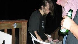 O sa vomiti instant! Ce au putut sa faca acesti tineri dupa ce au consumat alcool! Imagini care iti vor da cosmaruri