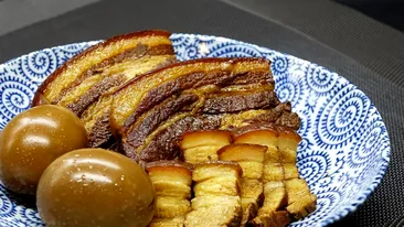 Surpriză la Târgul de Crăciun din Piața Constituției! Cât a costat o porție de pomana porcului în ultima zi de weekend din 2025