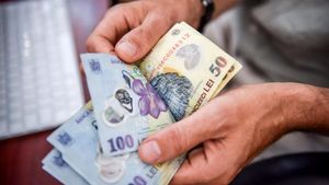 Românii care își achită taxele pot primi banii înapoi. O bancă din țară lansează o ofertă care face valuri