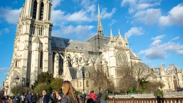 Catedrala Notre-Dame din Paris este încă în pericol de a se prăbuşi!