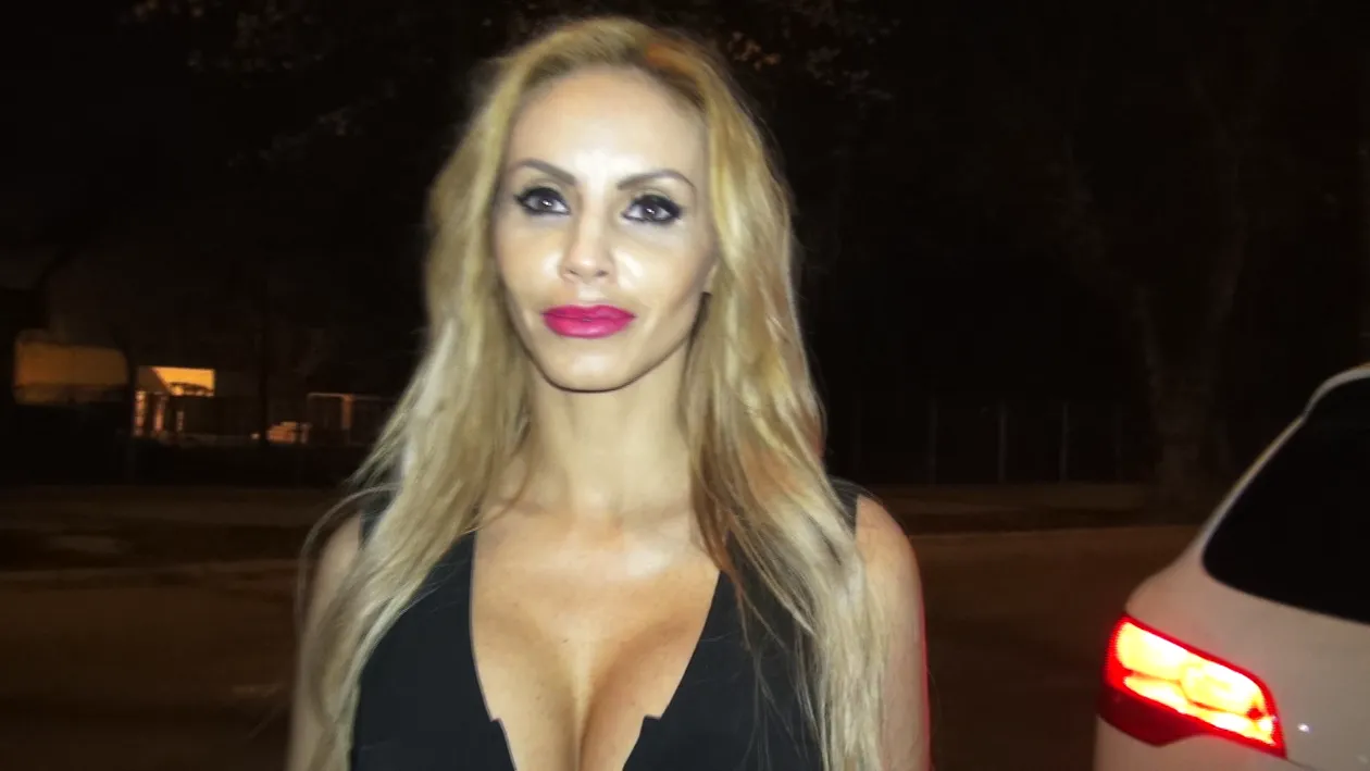 Toti i-au vazut sanii, dar numai iubitii i-au admirat posteriorul! Vezi cum arata fundul blondei lui Iri fara pic de Photoshop