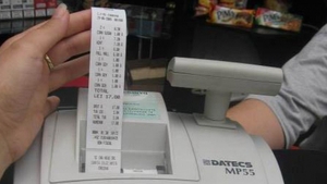 La asta nu te asteptai! Un roman a cerut bon fiscal pentru bacsis, dar a ramas mut cand a vazut ce scria pe acesta