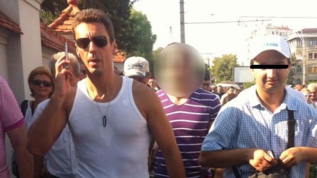 Aparitie INCREDIBILA la mitingul de la Cotroceni! Mircea Badea ar fi luat-o razna daca vedea cine e in spatele lui