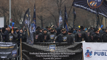 Sute de polițiști au ieșit la protest față de Ordonanța ”trenuleț”: ”Ne exploatați!”