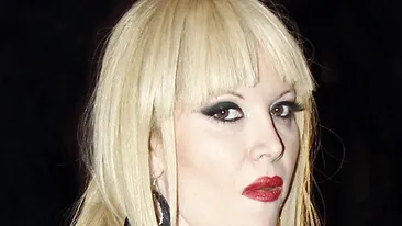 Imagini rare cu Oana Lis fara peruca si fara machiaj, asa cum numai Viorel o vede in fiecare dimineata, la trezire!