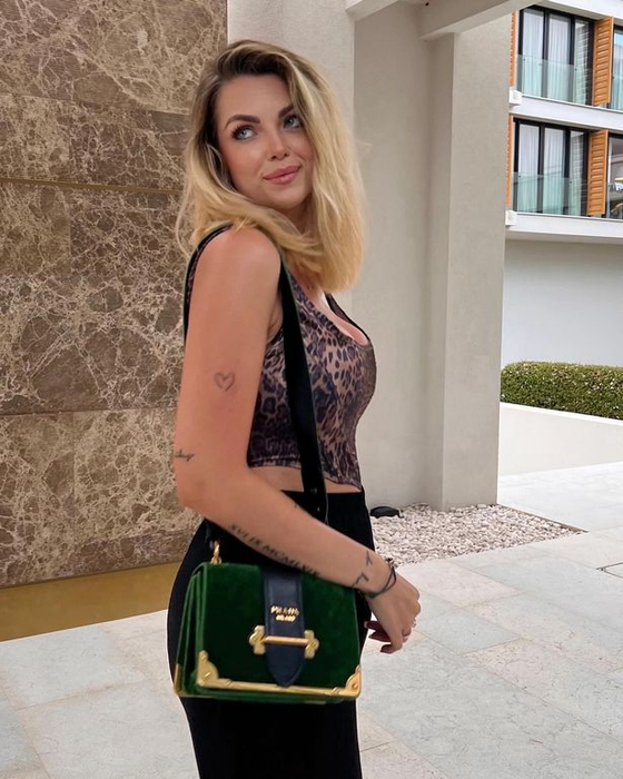 Această influenceriță a dispărut în condiții misterioase. Ce au găsit anchetatorii în telefonul găsit într-un tufiș