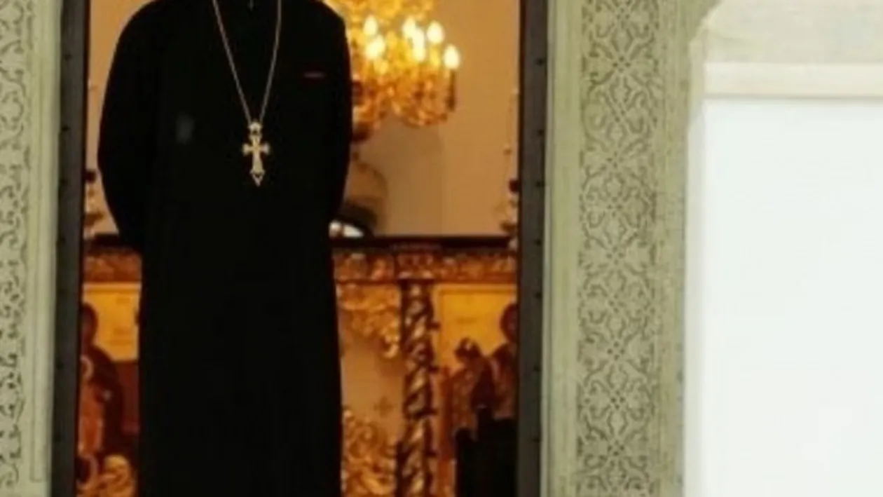 Caz șocant în Iași! Un preot dă recomandări pentru eliberarea permisului de port armă