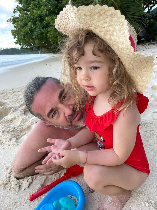 Alessandra Stoicescu, vacanţă de vis alături de familie pe o plajă din Seychelles. Imagini în premieră!