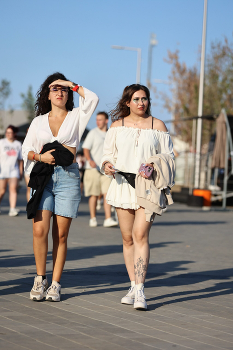 Ce ținute se poartă la Beach, Please! CANCAN.RO a făcut radiografia evenimentului de la Costinești din și dincolo de scenă! Ce ținute se poartă la Beach, Please!