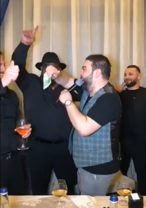 Florin Salam, "îngropat" în bani, la cheful cu interlopi