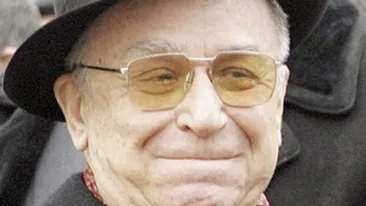 Ion Iliescu şi-a sărbătorit ziua de naştere cu soţia: Nu mai fac petreceri, stau acasă cu ea, ne strângem mâna şi ne sărutăm