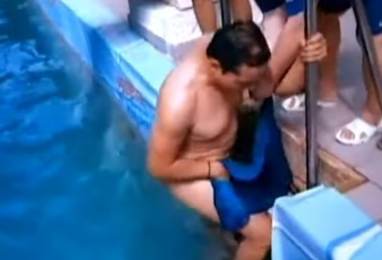 Jean de la Craiova, moment stânjenitor la ”Splash! Vedete la apă”! Cântărețul a rămas gol în piscină