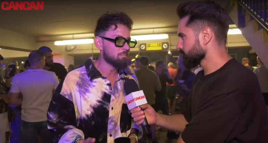 Cucu de la "Noaptea Târziu" își face autoportretul / (Sursa: captură video)